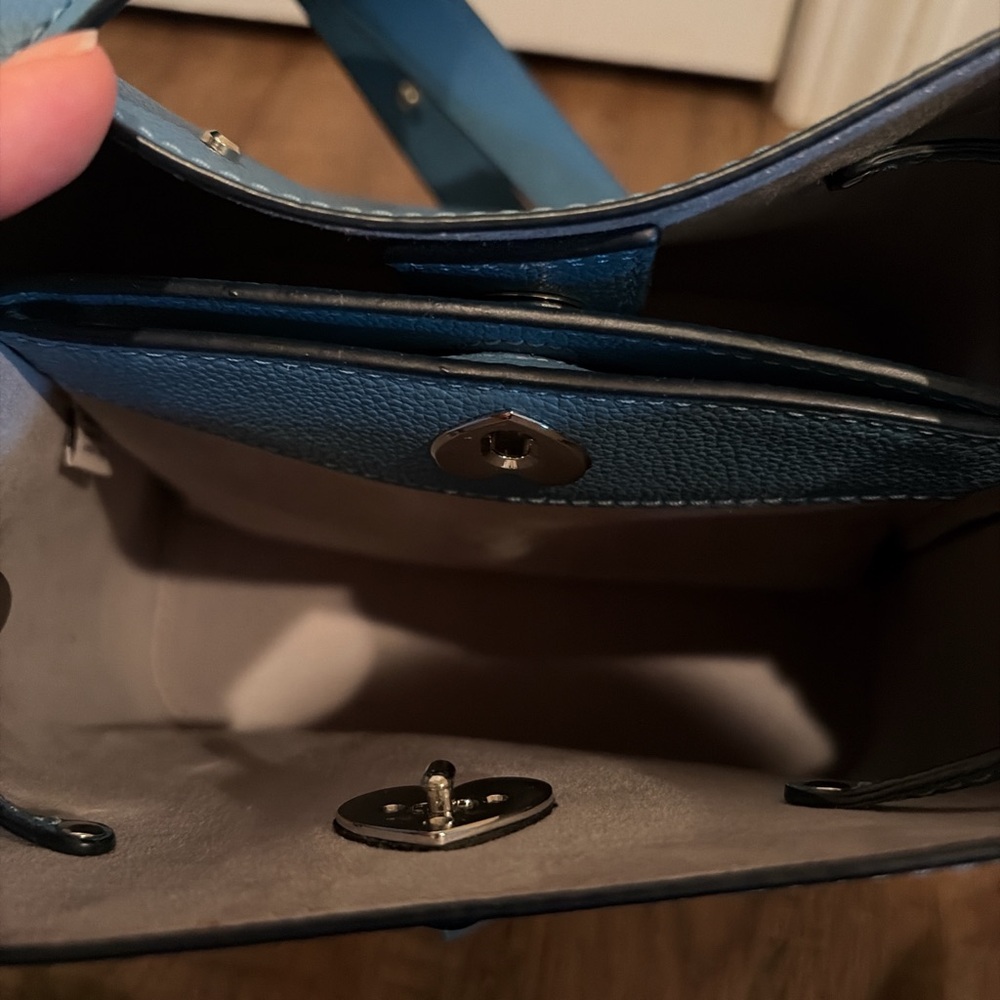 Elegant Blue Bucket Shoulder Bag - Picture 4 of 9